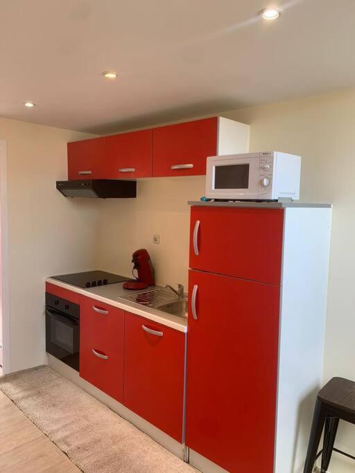 Studio Meuble Dans Une Maison Limay Exterior photo